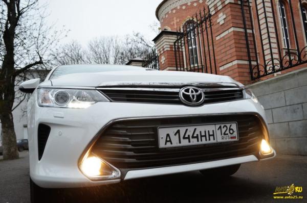 Модернизация лидера: тест-драйв Toyota Camry 2015